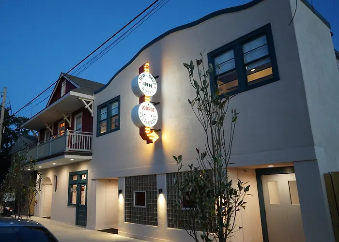 Hotel with pool: Dew Drop Inn Hotel & Lounge