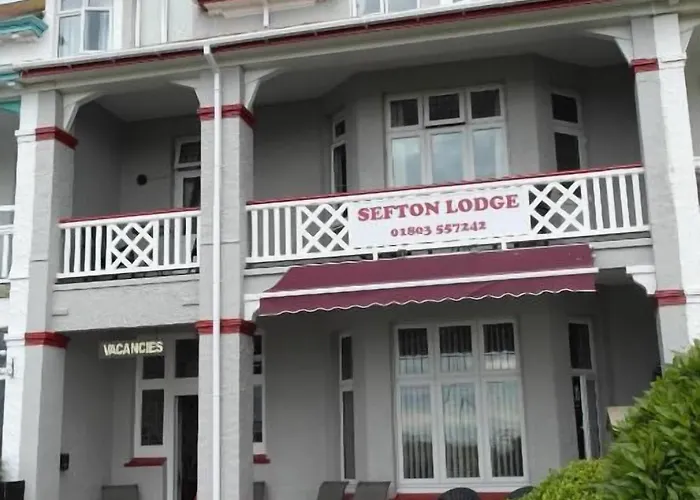 Sefton Lodge Seafront ,Panoramic Sea View Ensuite Balcony Rooms Available, Guest Garden