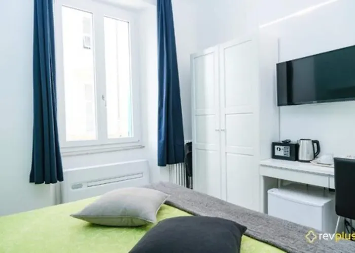 Lia Rooms
