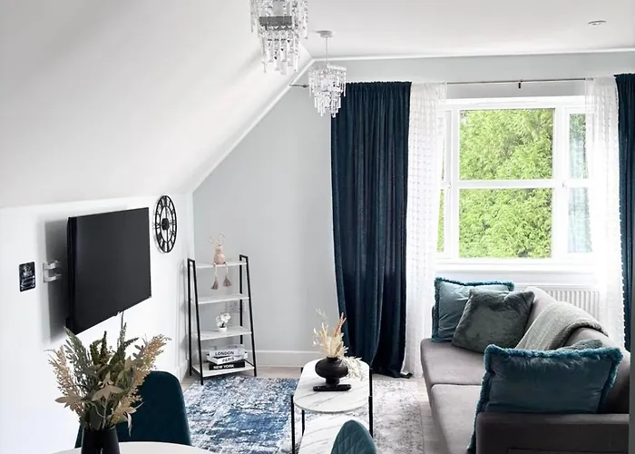 Castle-View Apartment & Free Parking On Site