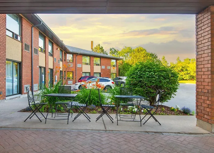 Family Hotel: Comfort Inn Hwy 401