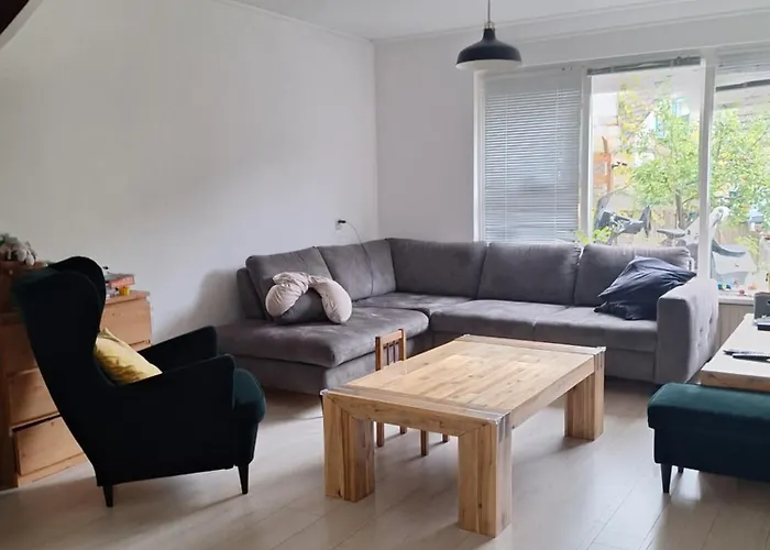 Large Family House In Tanthof, Delft