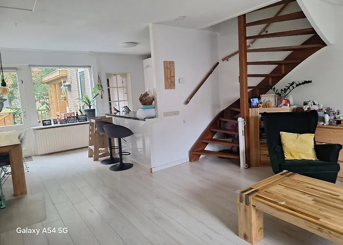 Large Family House In Tanthof, Delft