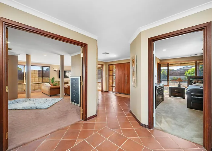 5Br Beachside Home With Pool, Park Access