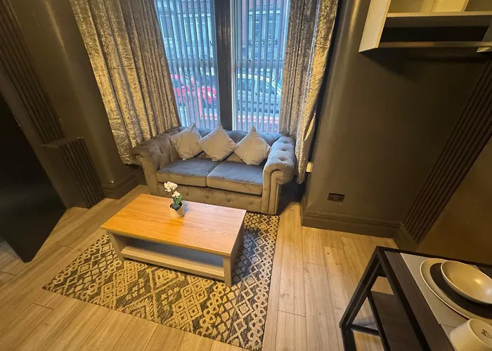 Reads Avenue - Luxury Ground Floor Studio - Next Door To H&A Social Club
