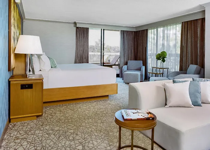 Hotel with Tennis: Crowne Plaza Toronto - North York By Ihg