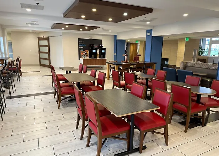 Golf hotel: Holiday Inn Express & Suites Tracy By Ihg