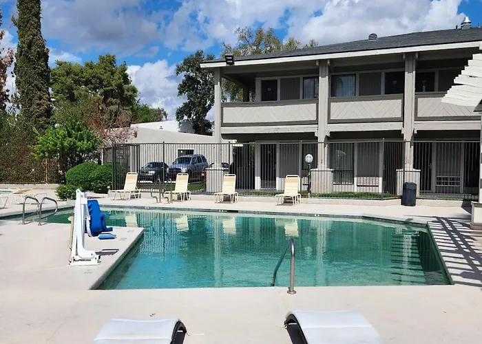 Travelodge By Wyndham Phoenix North