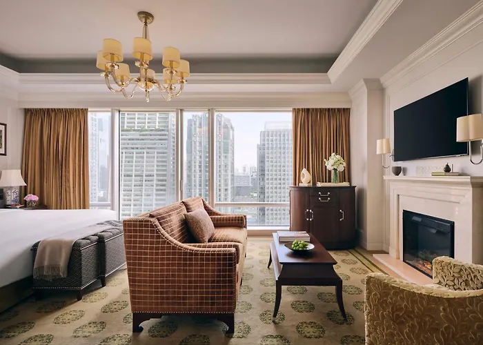 Hotel with pool: The Langham, Shenzhen