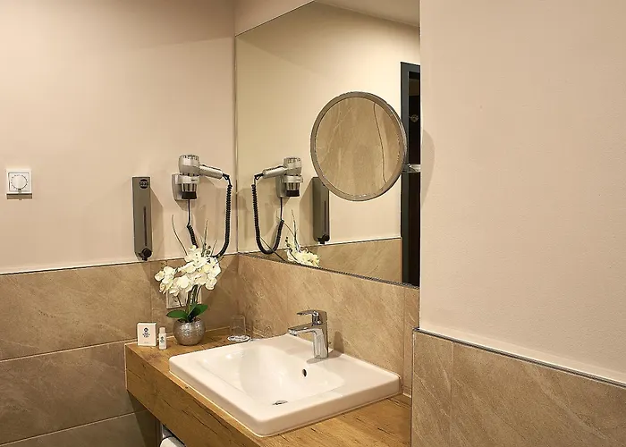 Hotel nahe College: Best Western Plus Plaza Berlin Kurfürstendamm