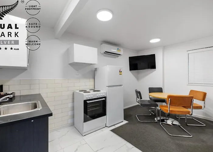 Lakeview Colonial Motel