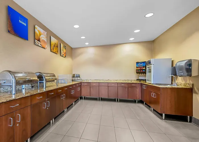 3 star hotels Comfort Inn & Suites West - Medical Center