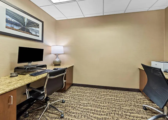 3 star hotels Comfort Inn & Suites West - Medical Center