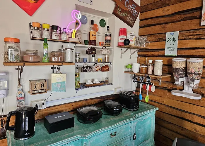 Hostal Sol y Luna - a 10 min del aeropuerto&Desayuno Incluido