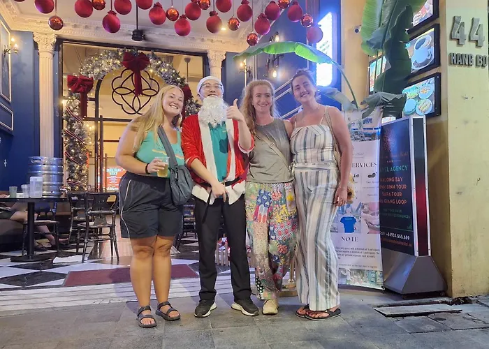 Hotel near College: Little Charm Hanoi Hostel