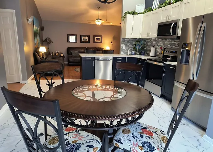 Hot Tub Hideaway 3 Br
