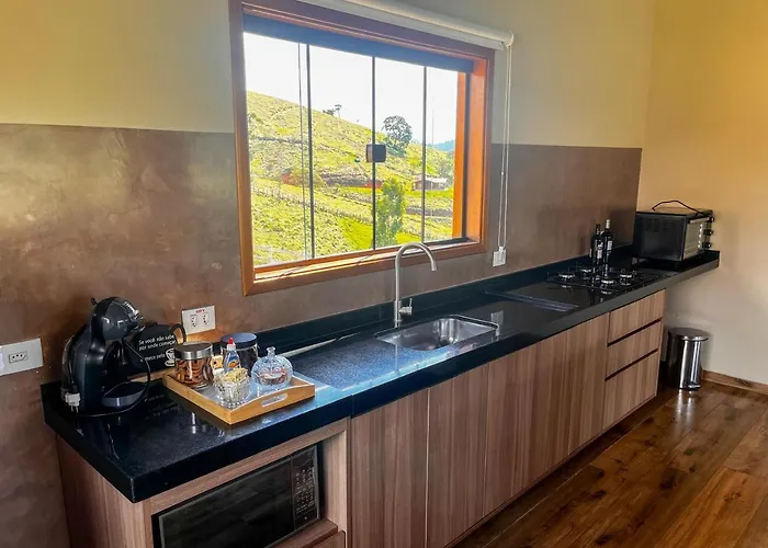 Alojamento com o café da manhã Apenas: Chalé Pedra Madeira