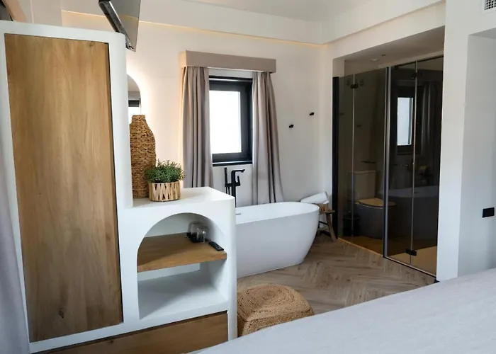 Amiras Homes Collection