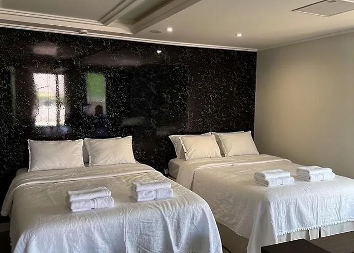 Cobertura Duplex Climatizada com Suíte a 2 km do Aeroporto de Salvador e praias