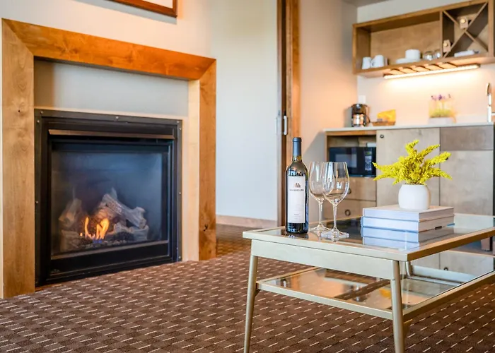 The Lodge At Columbia Point