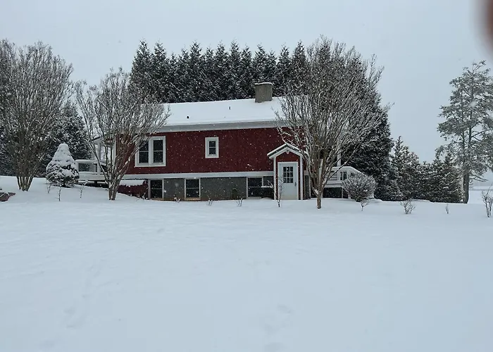 The Farmhouse At Wolfehaven