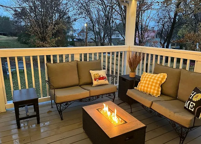 Bungalow In Downtown Dickson