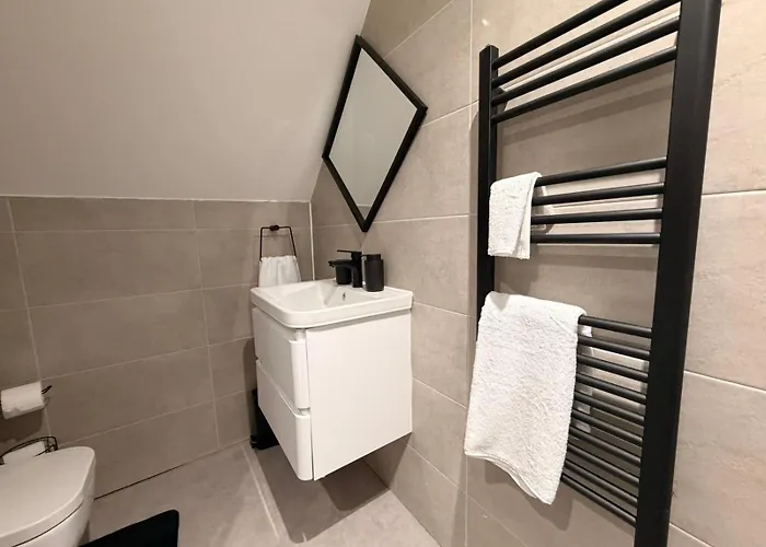 Premium Apartment With Dover Castle Views, Central Dover