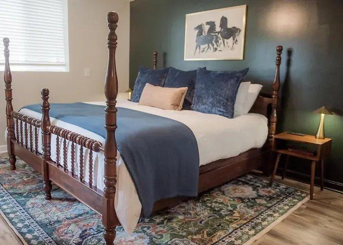 The Fox Hunt - A Ground Floor Condo