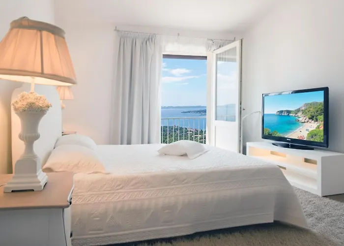Hotels with tennis Pulicinu