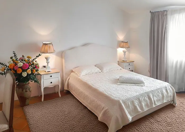 Hotels with tennis Pulicinu
