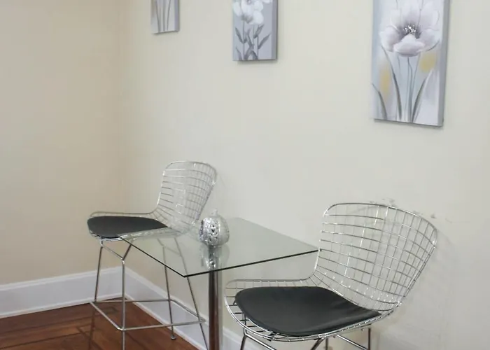 Charming 1 Bedroom Apt 6 Miles From Downtown!