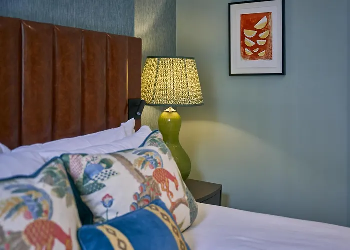 Hotel familiar: The Tophams Hotel