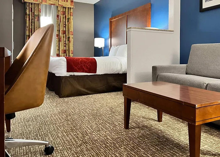 Hot Tub in Room Comfort Suites Louisville East