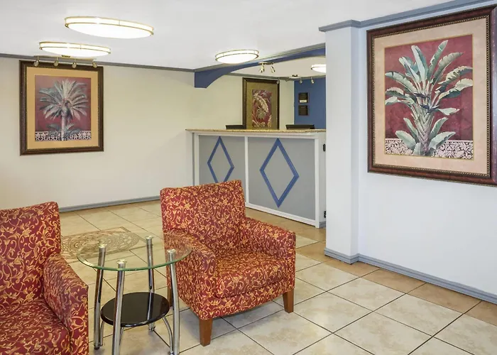 Motel: Travelodge By Wyndham Fort Myers North