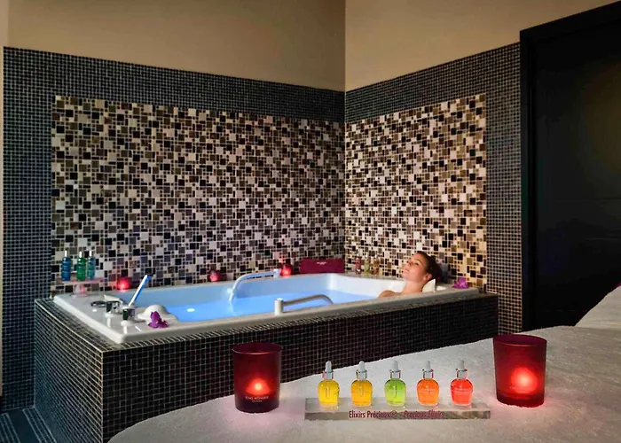 Hotel with pool: Hotel De La Cite Carcassonne - Mgallery Collection