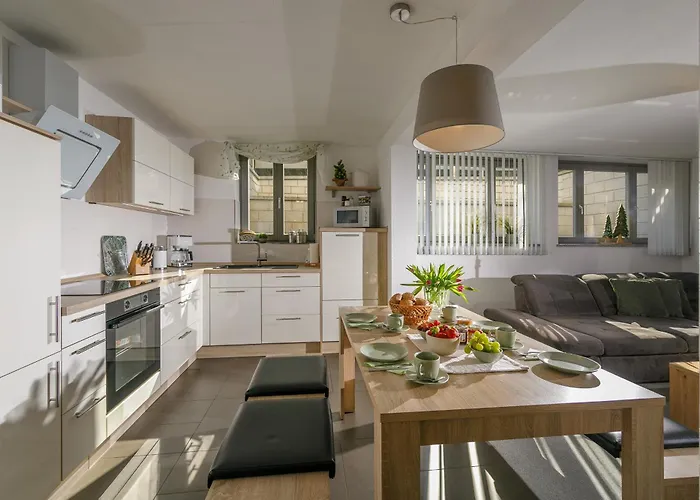 Ferienvermietung: Monopol Apartments