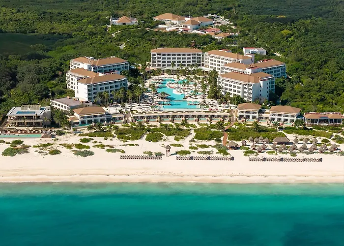 Airport Hotel: Secrets Playa Mujeres Golf & Spa Resort (Adults Only)