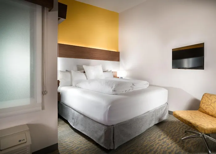 Staypineapple, Hotel Z, Gaslamp San Diego