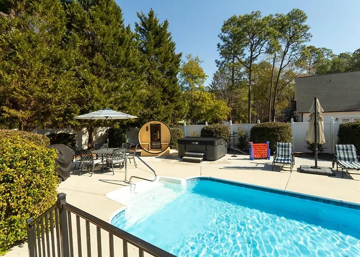 Golfer Paradise. Pool, Sauna, Hot Tub, Putting Green And More