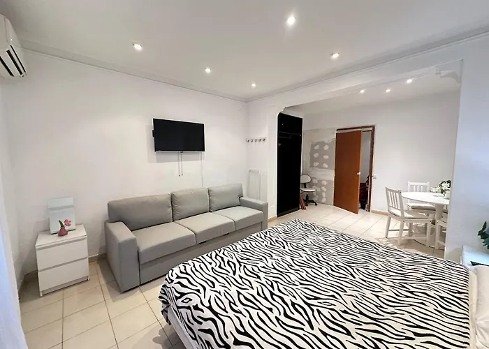 Rooms Consell De Cent