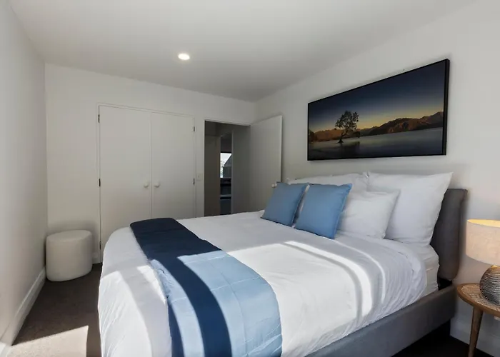 Lake Views And Spa - 10 Min To Cbd 3Bed Sofa Bed