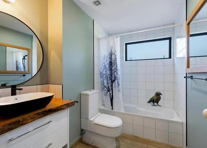 Lake Views And Spa - 10 Min To Cbd 3Bed Sofa Bed