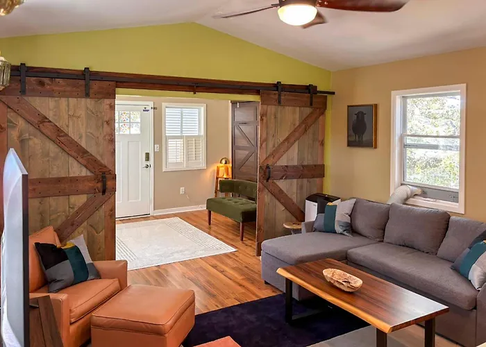 2 Mi To Atlantic Beach: Coastal Retreat W/ Deck
