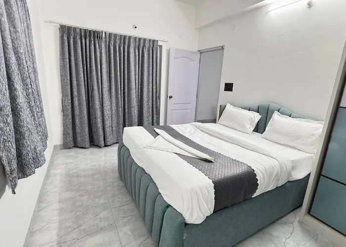 Lakshaura Service Apartment
