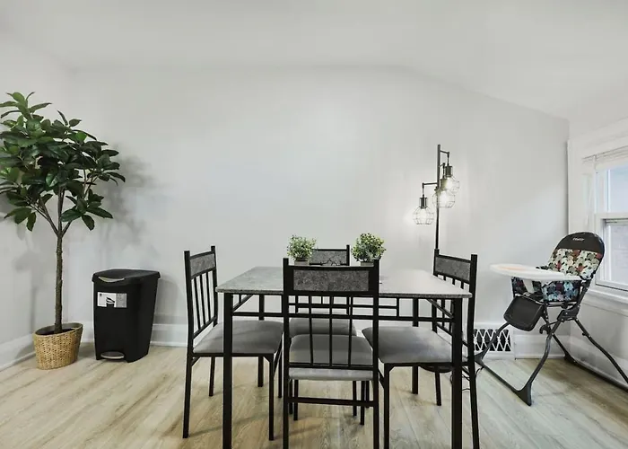 2 Bedroom 1 Bath Apt With Parking And Close To All Amenities