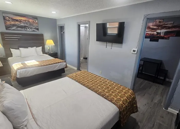 Travelers Inn