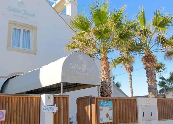 Golden Beach Guest House&Rooftop Bar