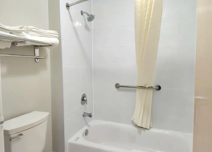 Motel: Days Inn & Suites By Wyndham Corpus Christi Central