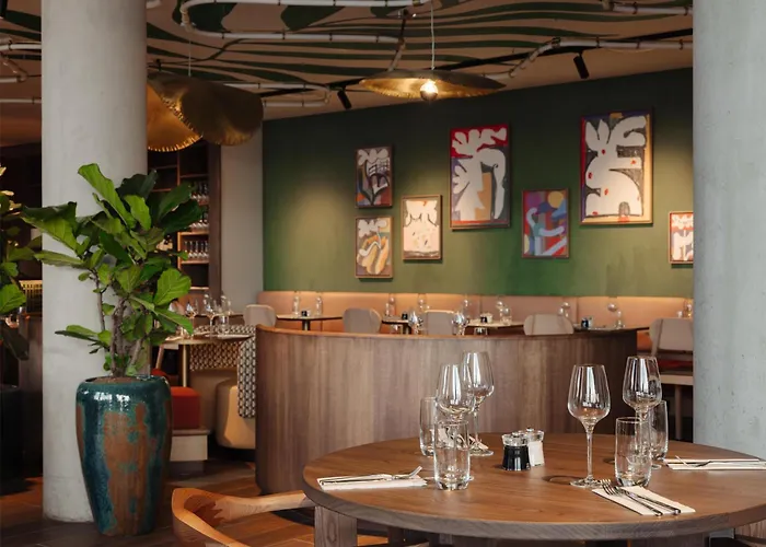 5 star hotels Doubletree By Hilton Amsterdam Centraal Station