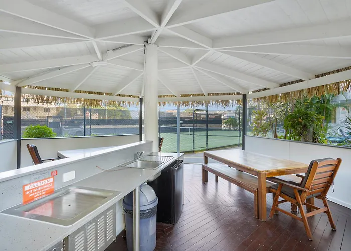 Hotel with view: Mariner Shores Club